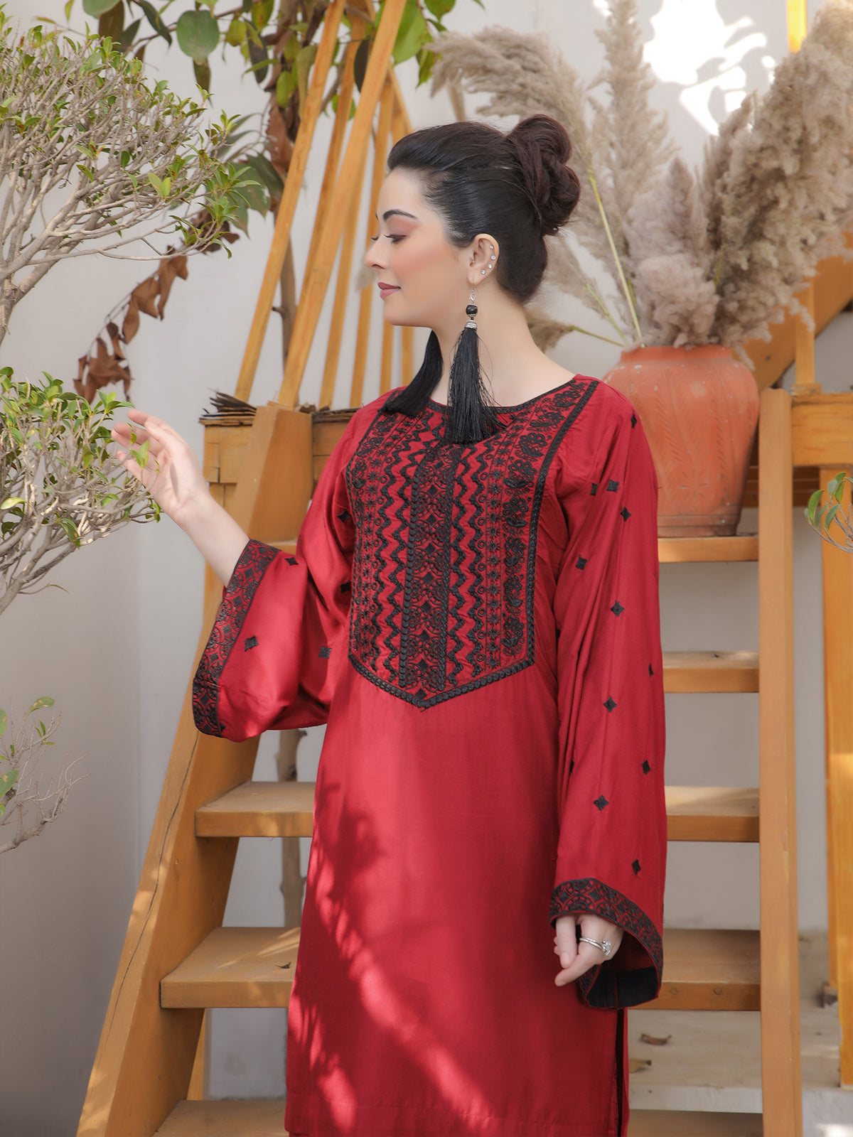 LINEN Two piece embroided sleeves  and neck LTL 7862377