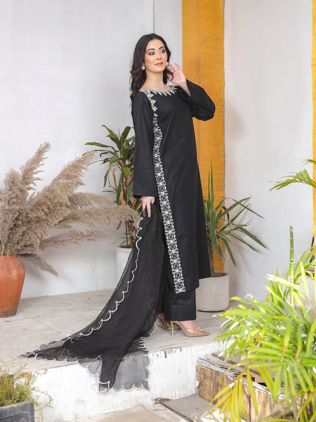 KHADAR Piece Long Black shirt with elegant details of neck and sleev